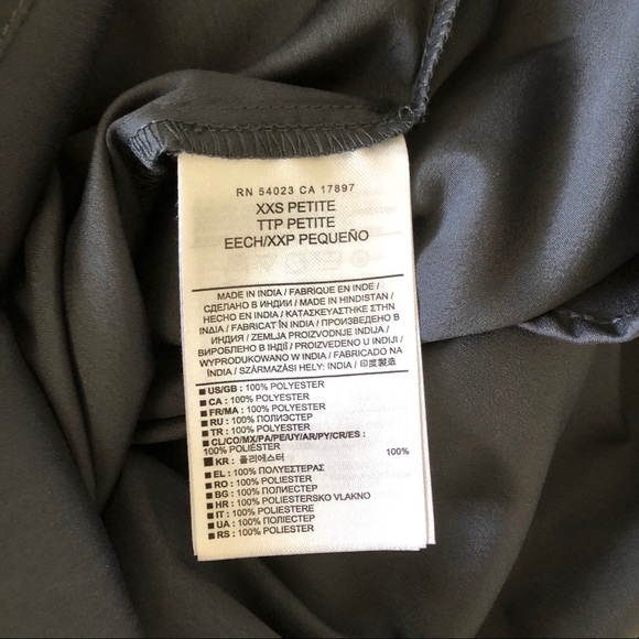 2/$15 - Sleeveless blouse - Picture 5 of 6